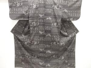 横段に花模様織り出し手織り紬着物